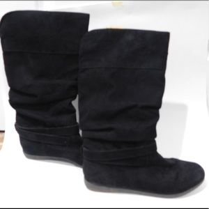 Cute black medium length winter boots